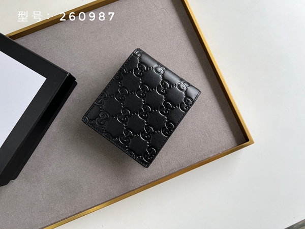 グッチ財布コピー背面デザイン